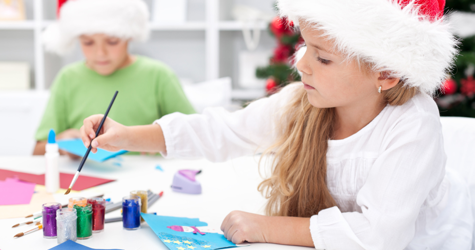 Activité manuelle enfant : Fabriquer une couronne de Noël - Idées conseils  et tuto Activité manuelle enfant