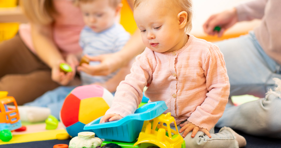 Accompagner les bébés de 1 à 2 ans dans leur autonomie en proposant des activités