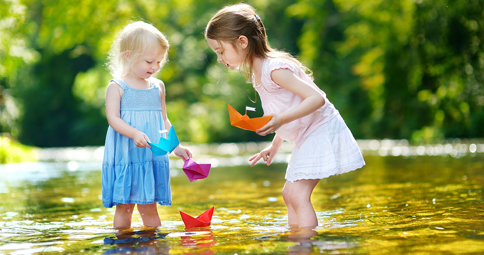 Activité printanière : les enfants de leau