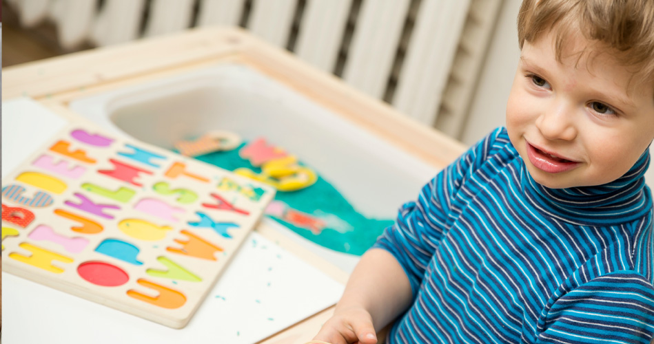 Activités sensorielles : le toucher pour explorer le langage