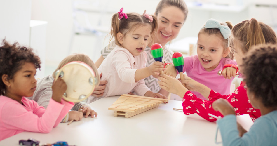 Aider un enfant à développer son langage grâce à la musique