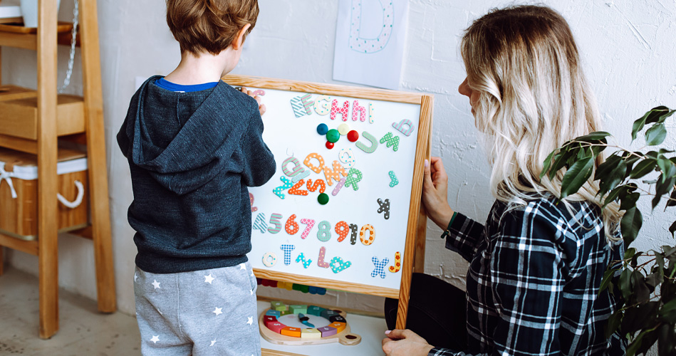 Apprendre à lire aux enfants autistes : 3 activités en service de garde