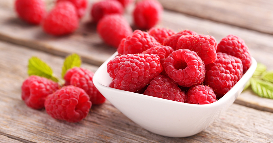 Charlotte aime les framboises!