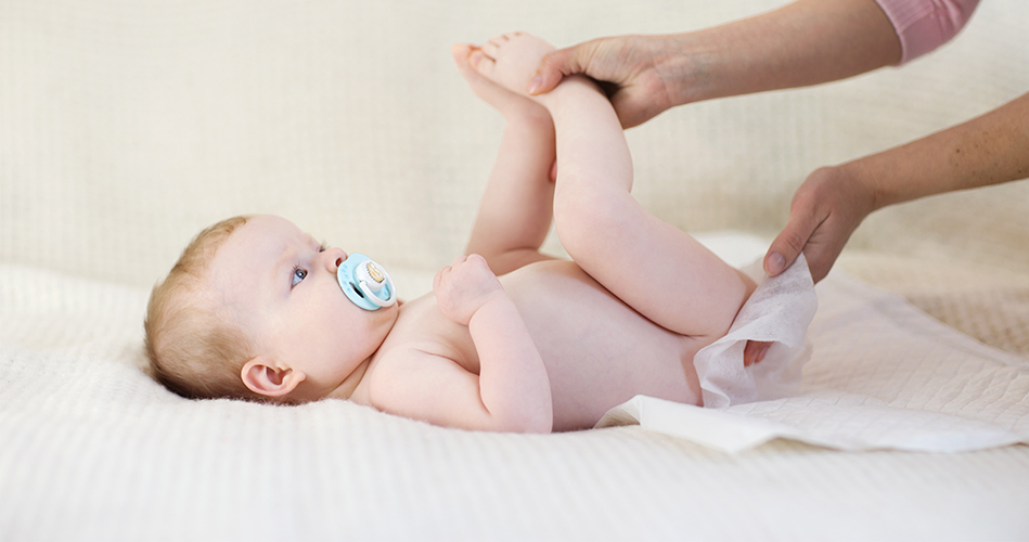 Débarbouillettes humides jetables ou en coton, santé et hygiène enfants.