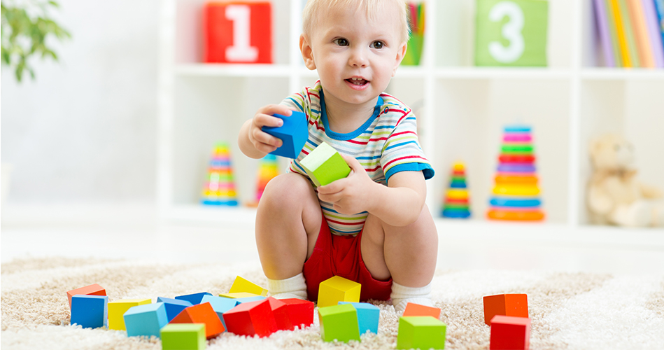 Exploiter le miroir à la pouponnière, activités pour enfants de 0 à 18  mois.