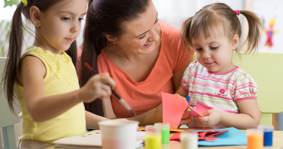 Des bricolages collectifs sur le thème des mamans