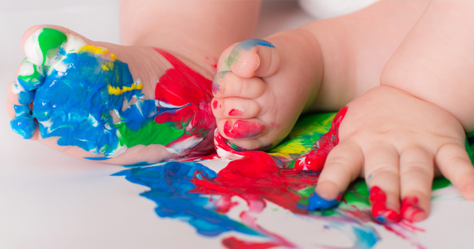 Des pieds et des mains à toucher partout