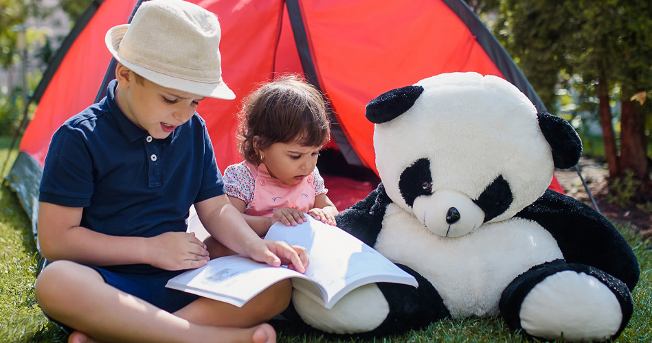 Du camping dans la cour extérieure