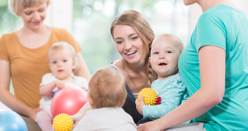 Faciliter la vie des remplaçantes avec les poupons et trottineurs