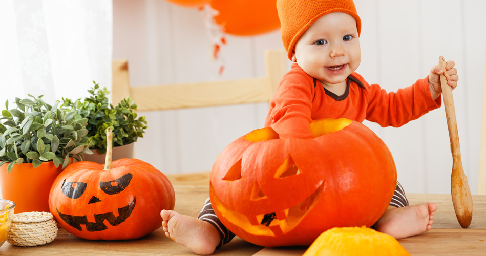 Halloween journée spéciale de fête avec les poupons et trottineurs