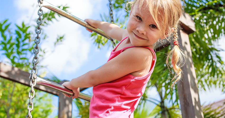 Jeux moteurs à l'extérieur, activités pour enfants de 0 à 36 mois.