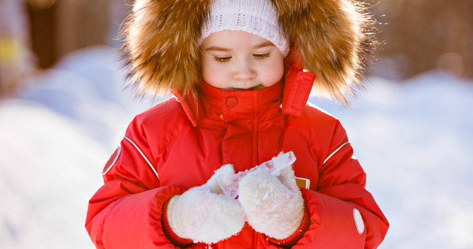 Un Bébé Qui Mange Une Glace