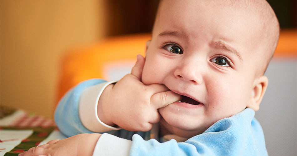 Les dents de bébé : la poussée dentaire âge par âge