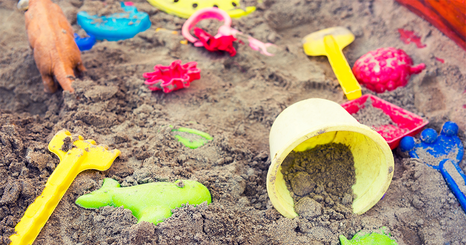 Le bac à sable intérieur, activités pour enfants de 0 à 18 mois