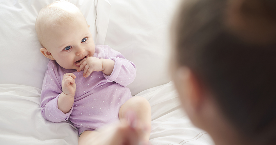 Bébé parle, comment l'encourager à progresser ? 