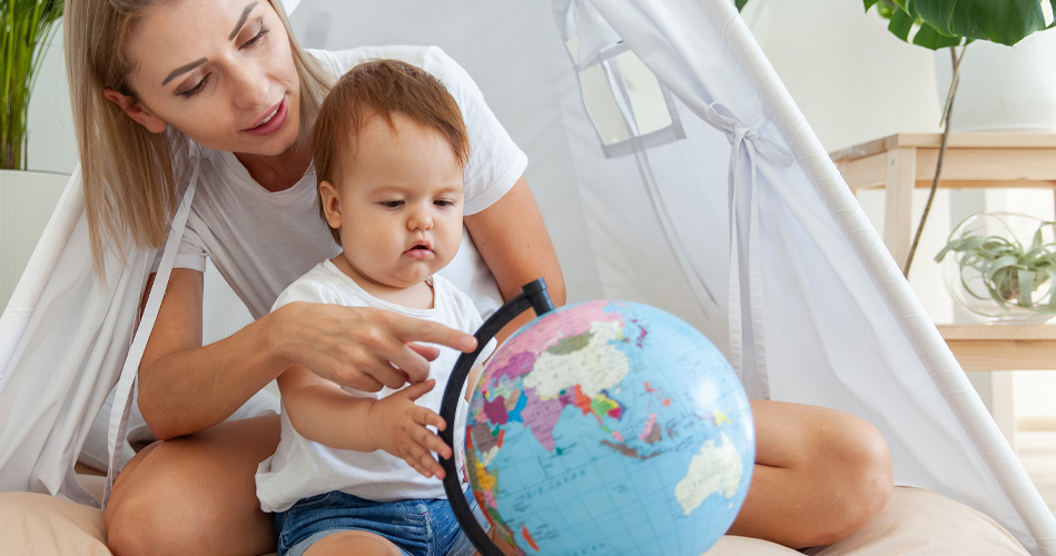 Le thème des enfants du monde avec les poupons