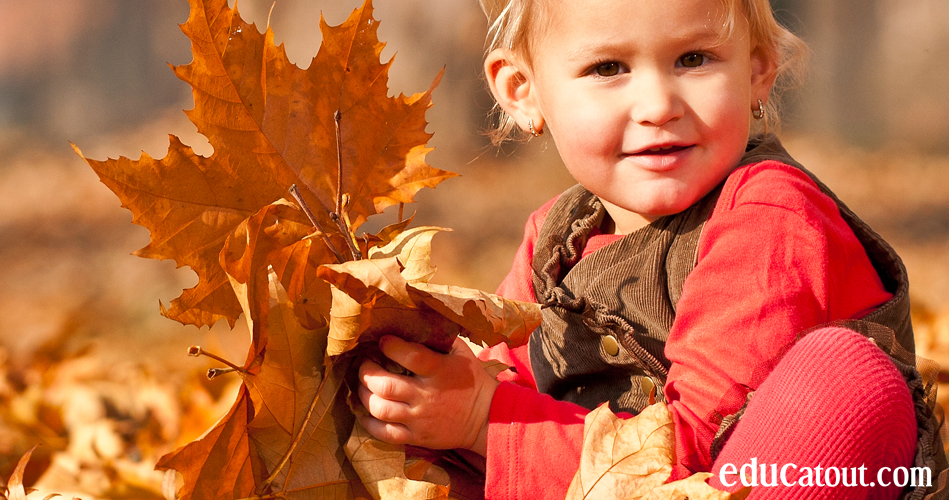 Cadre poster : Enfant jouant dans la nature en automne