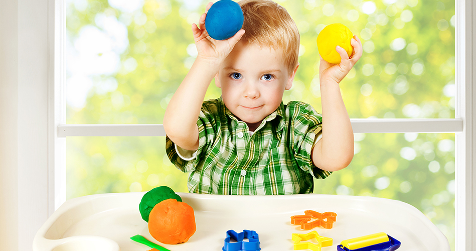 Les pâtes à manipuler, activités pour enfants de 0 à 18 mois.