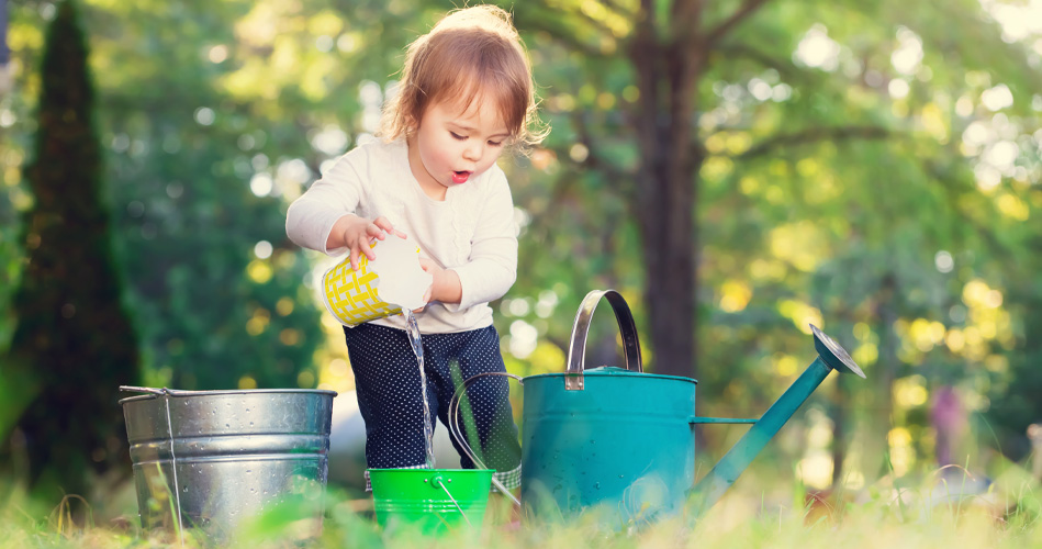 Léveil au jardinage avec les poupons et les trottineurs