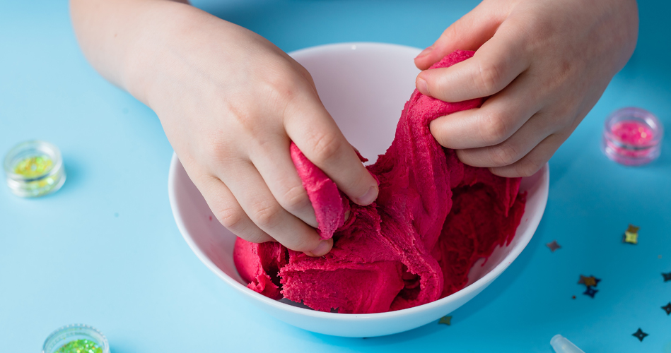 Pâte à jouer (et à biscuits!) au Jell-O