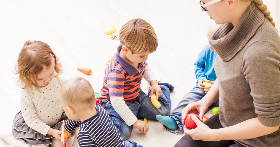 Mes mains et mes pieds, activités pour enfants de 0 à 36 mois.