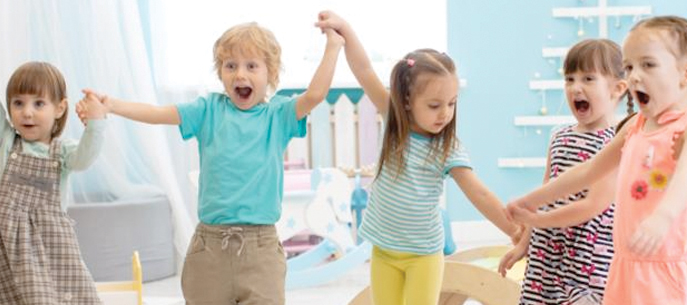 Des oiseaux colors pour faire bouger les enfants