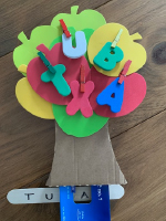 Un pommier pour explorer les lettres-10