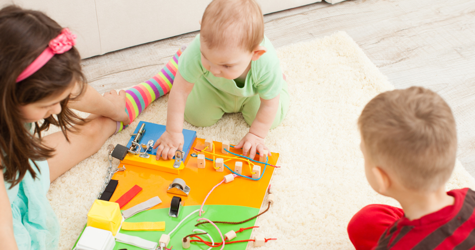 Tableau d'activité pour bébé, excellent outil pédagogique !