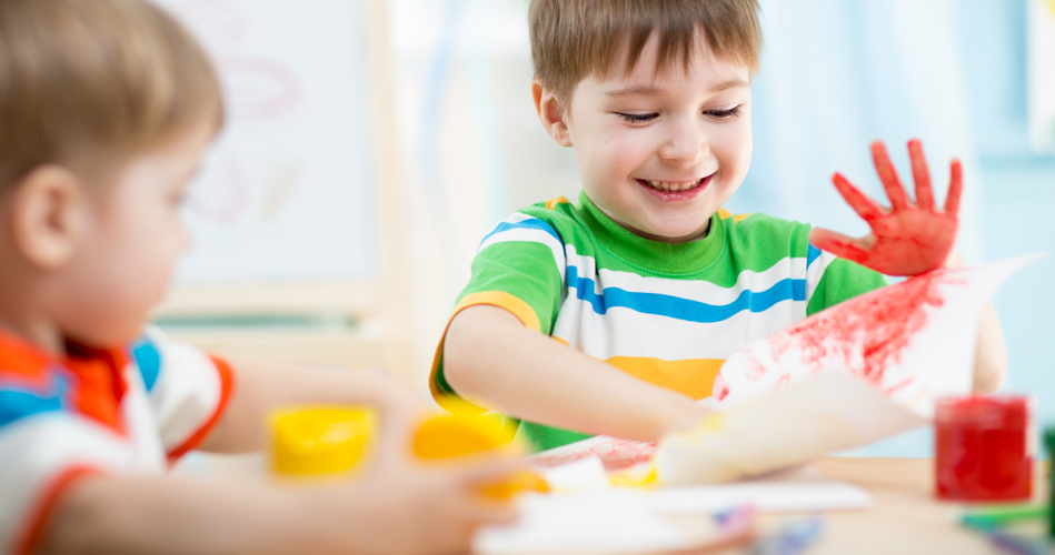 Entre art et jeu: activités de peinture pour vos enfants