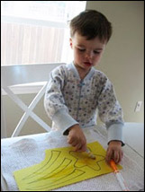 Faites colorier l’étoile et les queues par les enfants.