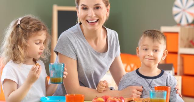 Célébrer la fête des Mères à la garderie