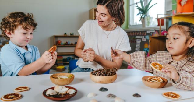 Comment créer un coin nature automnal au service de la curiosité des enfants?