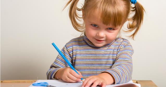 Elle écrit à l'envers, ergothérapie pour enfants.