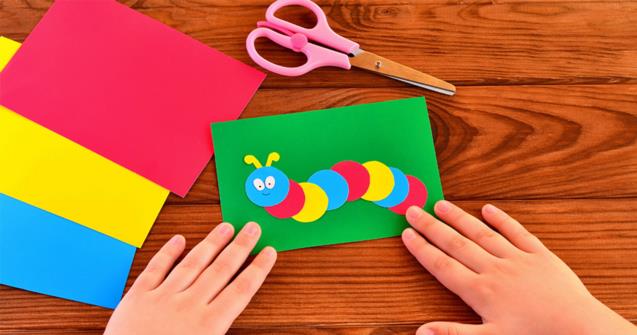 La chenille (bricolage), activités pour enfants de 0 à 18 mois.