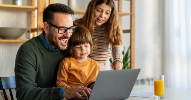 Les écrans à la maison et à lécole : comment trouver un bel équilibre?