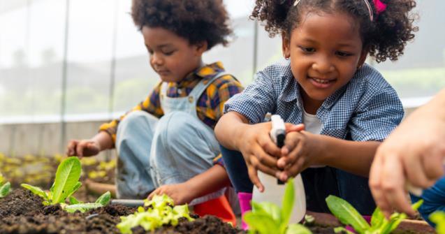 Léveil au jardinage chez les tout-petits