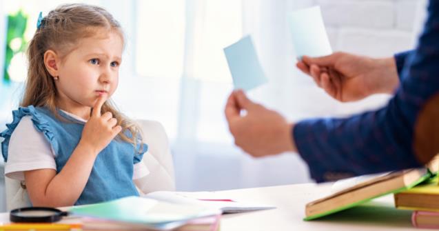 Utiliser les choix de réponses pour évaluer la compréhension chez lenfant autiste ou non verbal