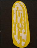 Découpez  la  forme d’un épi de maïs dans le Fun Foam jaune.