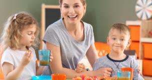 Célébrer la fête des Mères à la garderie 