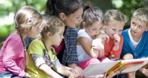 La lecture de lhistoire à lextérieur