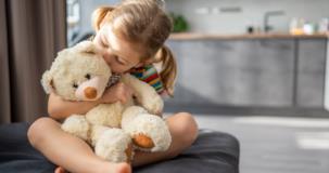 Les enfants autistes et les peluches