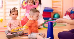 On bouge à l�intérieur avec les poupons et trottineurs