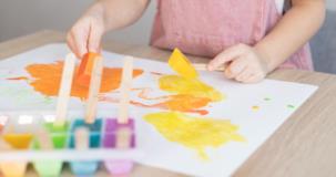 Peinture avec des glaçons colorés